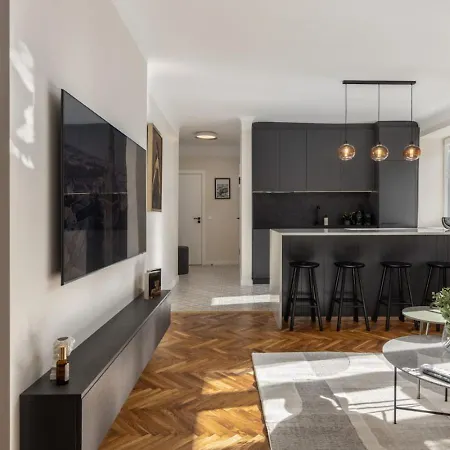 Old Town Retreat Next To St Peter Church