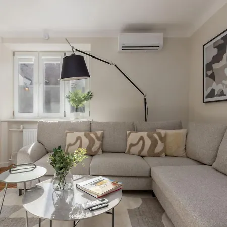 Old Town Retreat Next To St Peter Church Апартаменты *