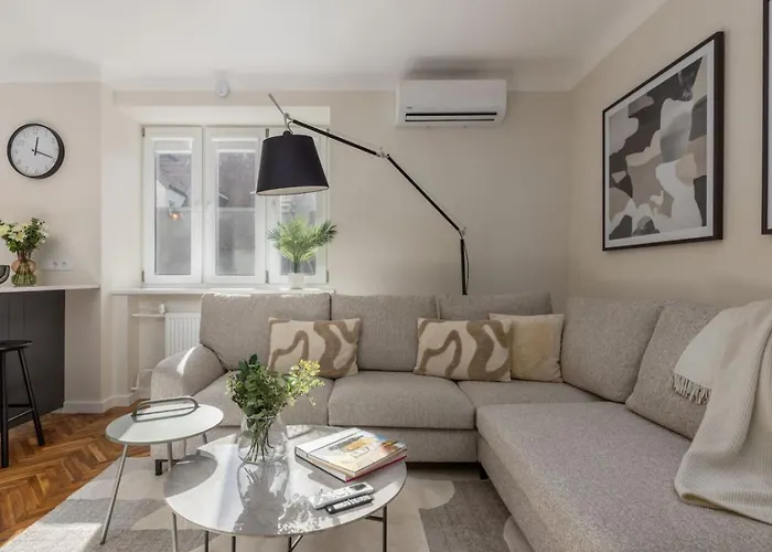 Old Town Retreat Next To St Peter Church Апартаменты *