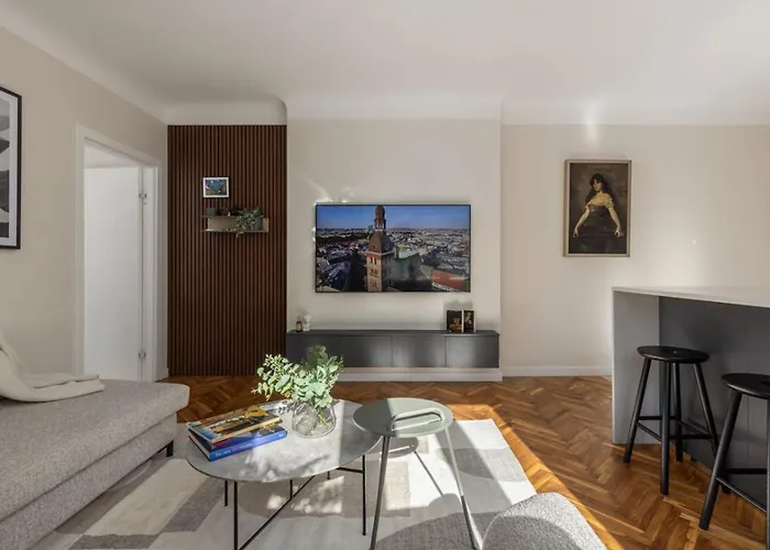 Апартаменты Old Town Retreat Next To St Peter Church