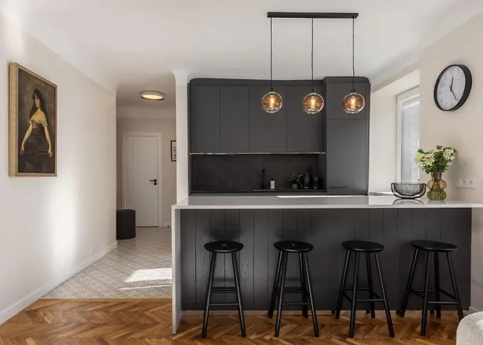 Апартаменты Old Town Retreat Next To St Peter Church *