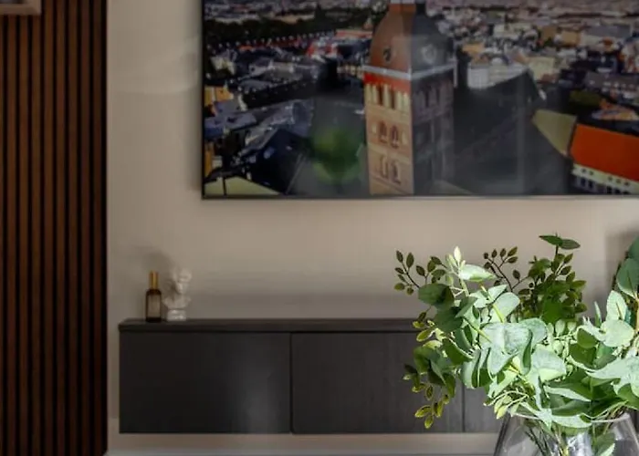 Old Town Retreat Next To St Peter Church