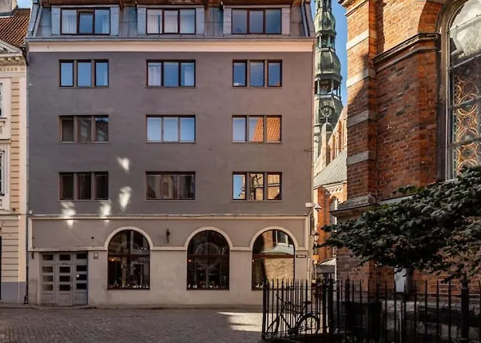 Old Town Retreat Next To St Peter Church *