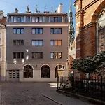 Old Town Retreat Next To St Peter Church *