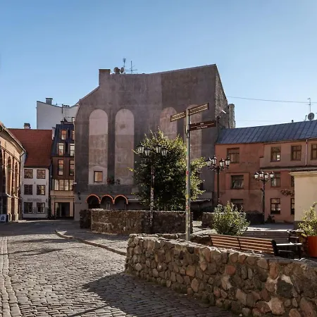 Old Town Retreat Next To St Peter Church *