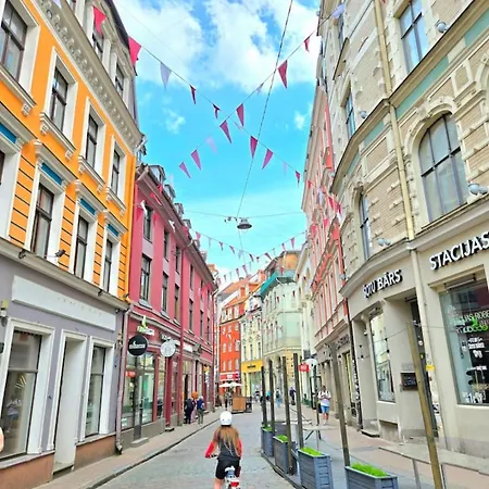 Old Town Retreat Next To St Peter Church Апартаменты