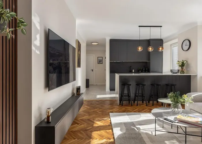 Old Town Retreat Next To St Peter Church