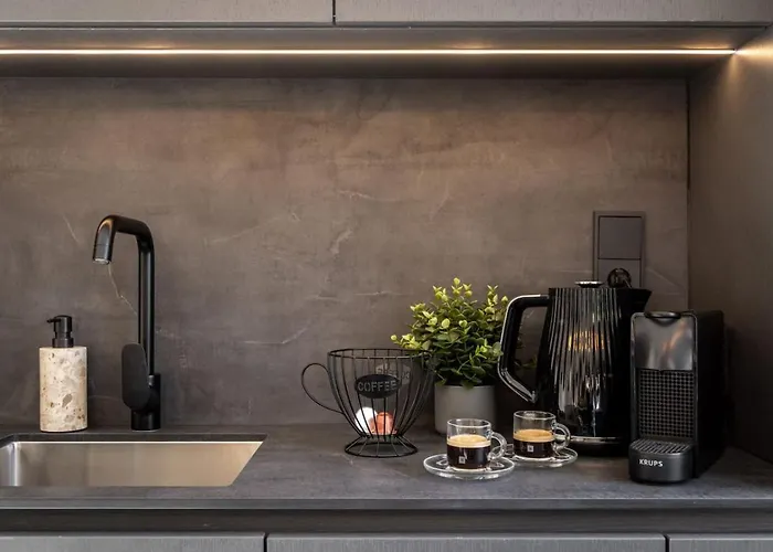 Old Town Retreat Next To St Peter Church *