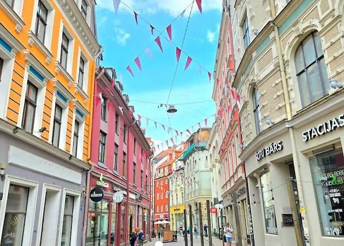 Old Town Retreat Next To St Peter Church Апартаменти