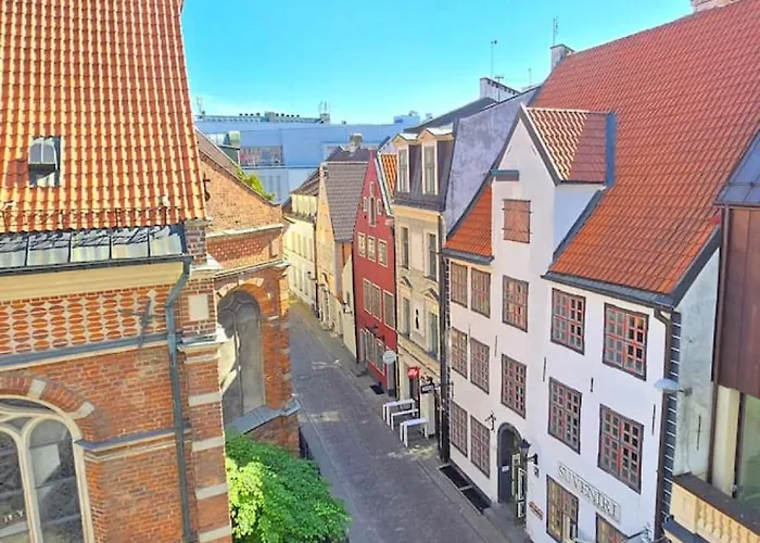 Old Town Retreat Next To St Peter Church *