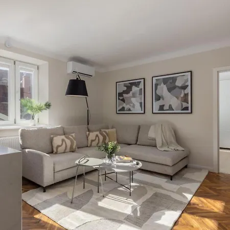 Old Town Retreat Next To St Peter Church 公寓