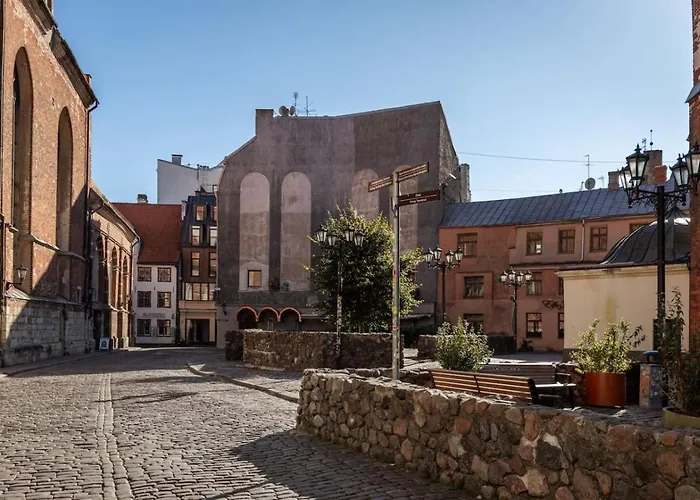 Old Town Retreat Next To St Peter Church *